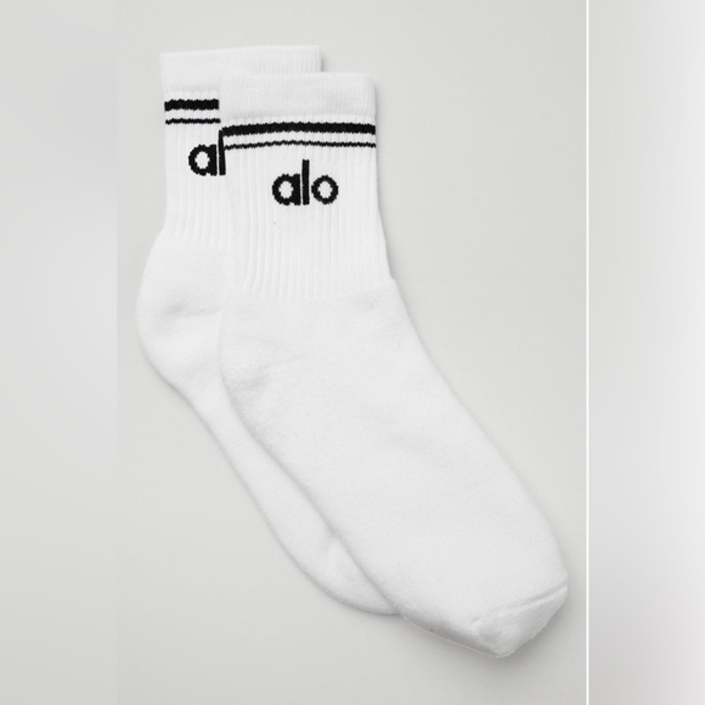 ALO Yoga Unisex Half Crew White Athletic Socks